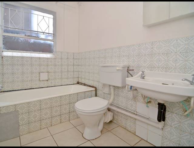 1 BEDROOM APARTMENT FOR SALE IN WINDSOR EAST